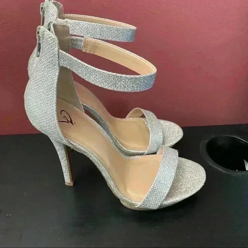 Windsor Sliver Heels